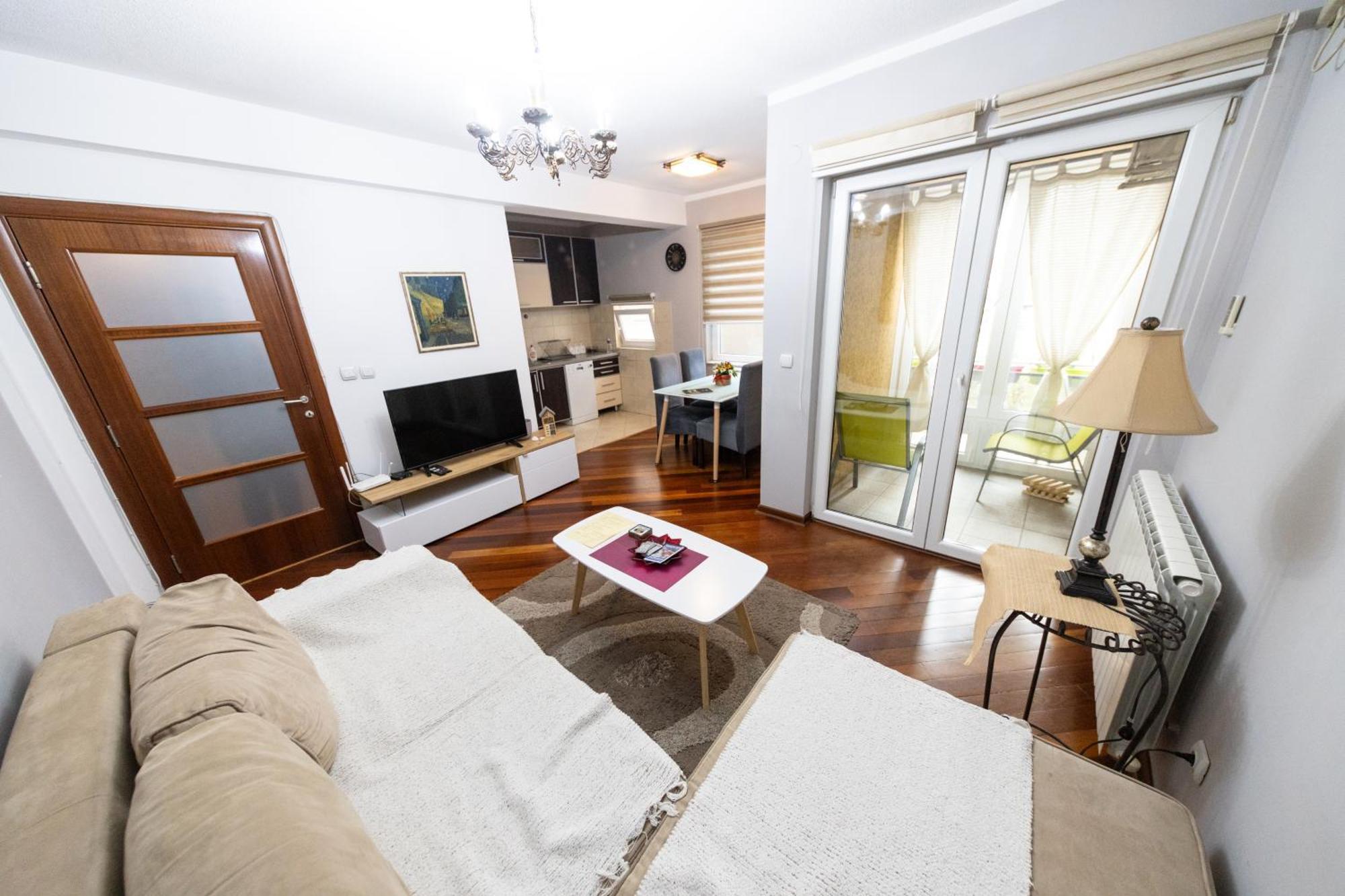 Lux Place Apartments Downtown Kragujevac Buitenkant foto