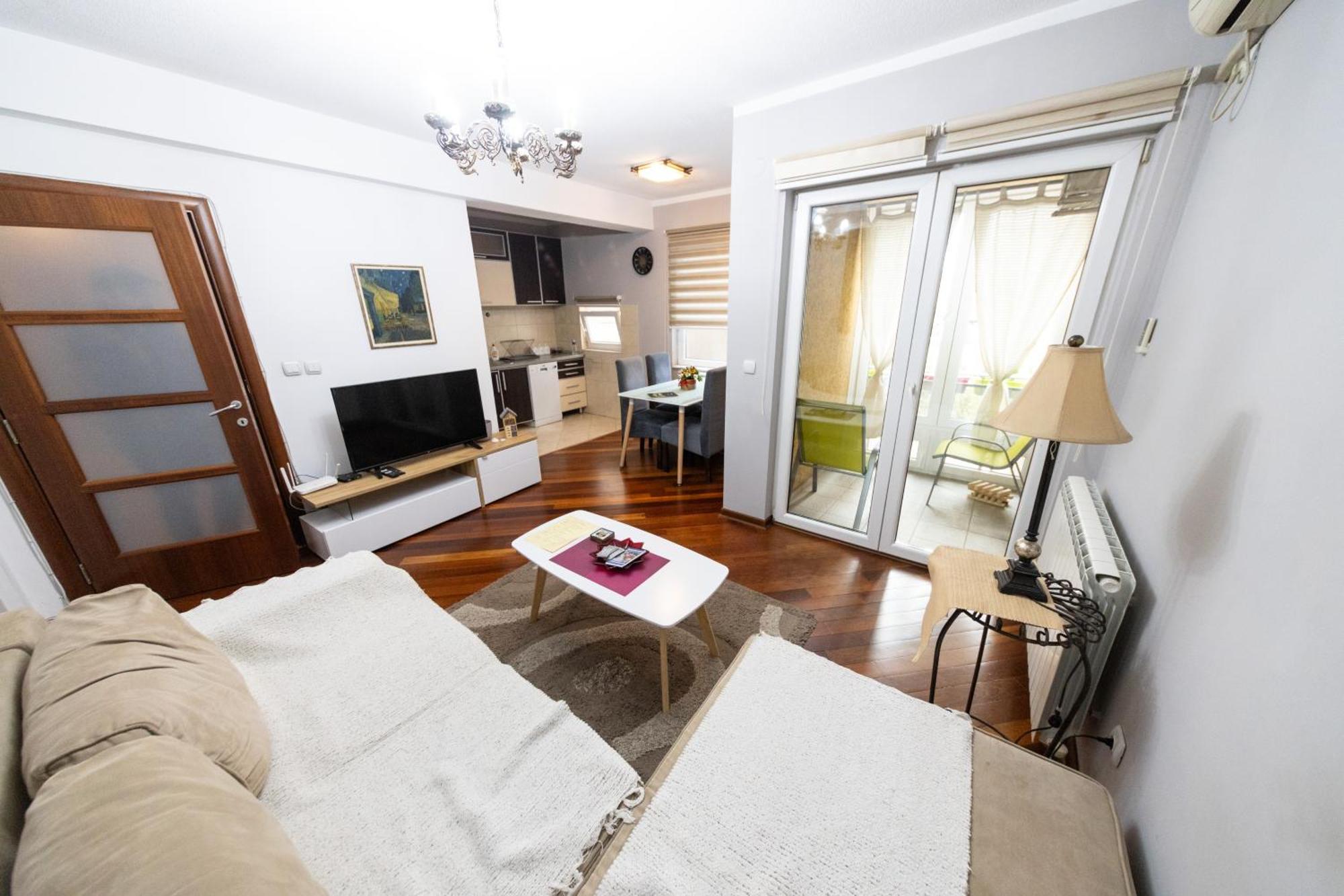 Lux Place Apartments Downtown Kragujevac Buitenkant foto