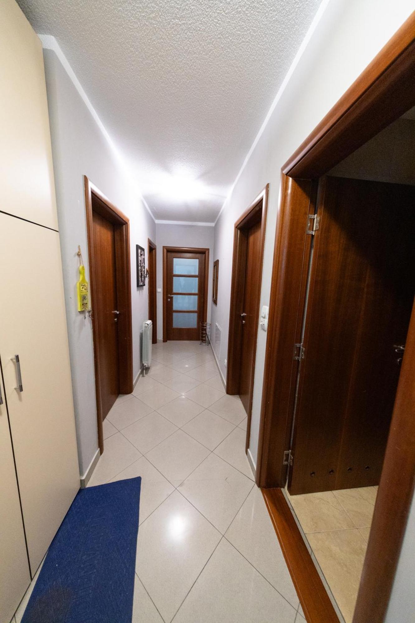 Lux Place Apartments Downtown Kragujevac Buitenkant foto