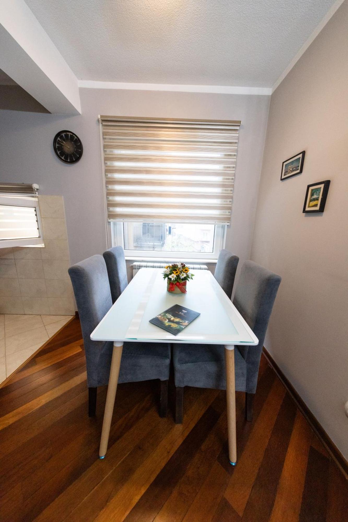 Lux Place Apartments Downtown Kragujevac Buitenkant foto