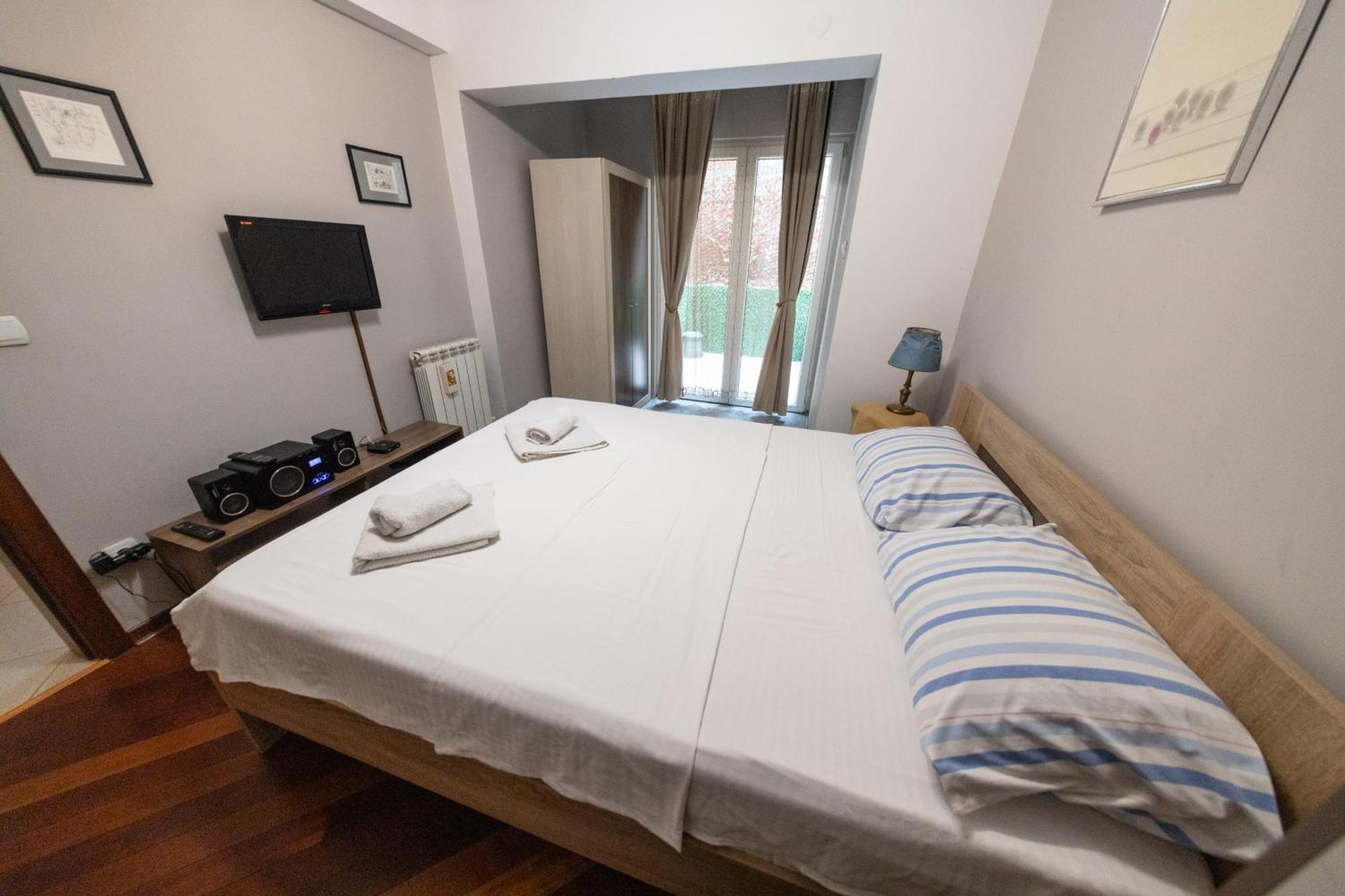 Lux Place Apartments Downtown Kragujevac Buitenkant foto