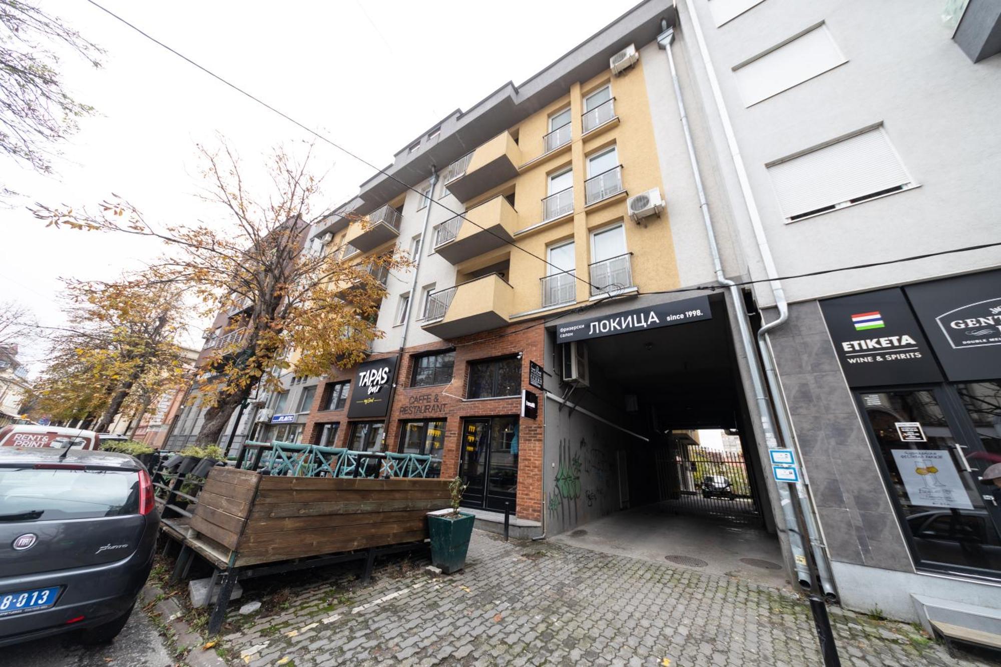 Lux Place Apartments Downtown Kragujevac Buitenkant foto